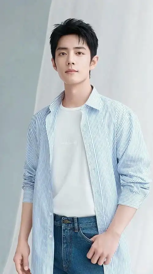 肖战条纹衬衫造型##肖战蓝色条纹衬衫造型