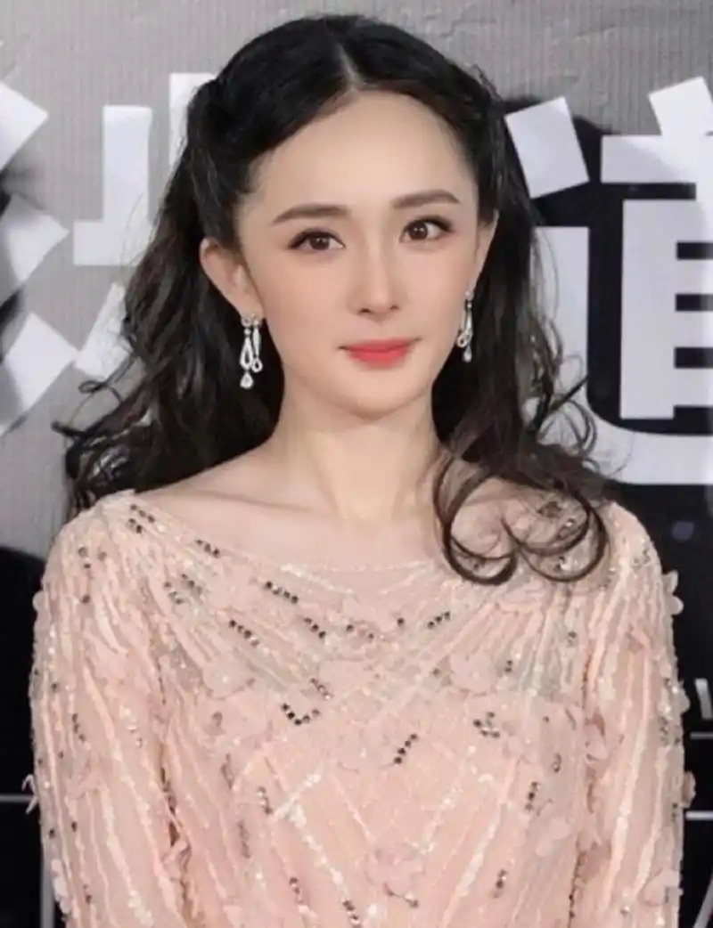 杨幂的早期生图让我明白,"原装脸"就是美得自然,惊艳!