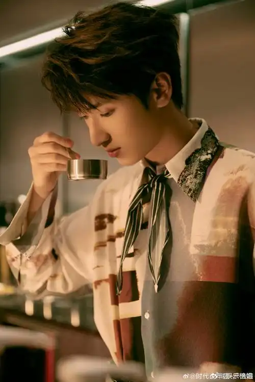 严浩翔抬眸#严浩翔抬眸,有点过分帅气了!好香真的太好看啦!