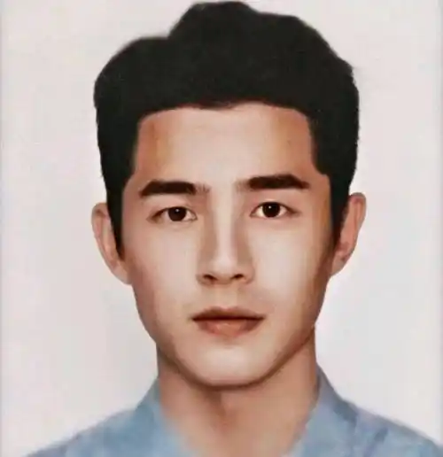 刘昊然露额头证件照曝光,撩上刘海瞬间变成熟,粉丝直呼太帅了!