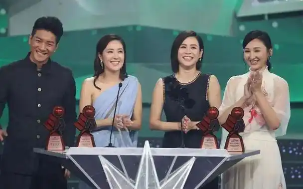 有人说唐诗咏是用续约来换奖的,虽然我们不知道这是真是假,但在tvb