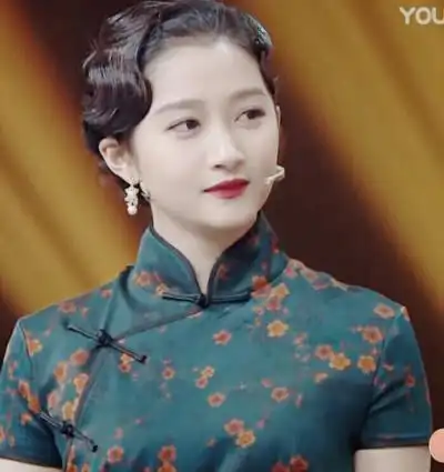 自修关晓彤滤镜头像原截cr.许昼意