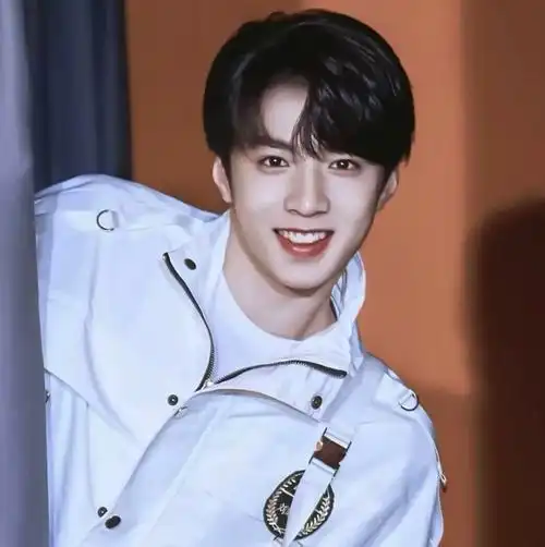 刘耀文壁纸热血狼崽刘耀文