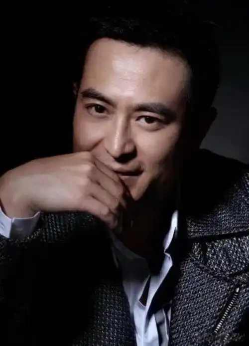 谈到张嘉译,粉丝们一定特别熟悉,张嘉译属于大器晚成类型的演员,如今