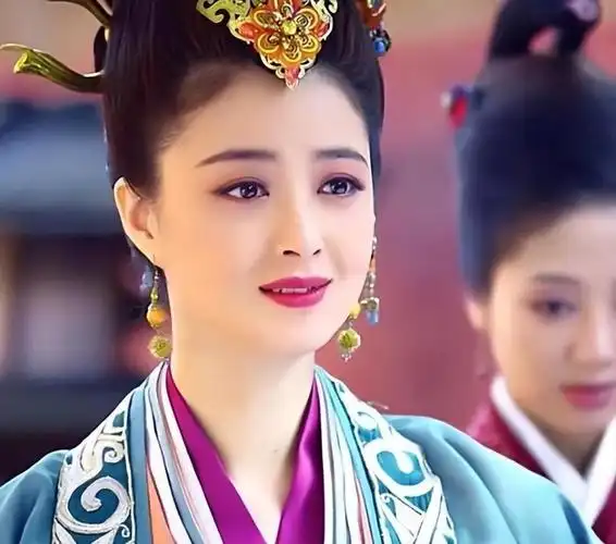 当歪瓜脸混进美人堆,同框即比美,颜值差距一目了然