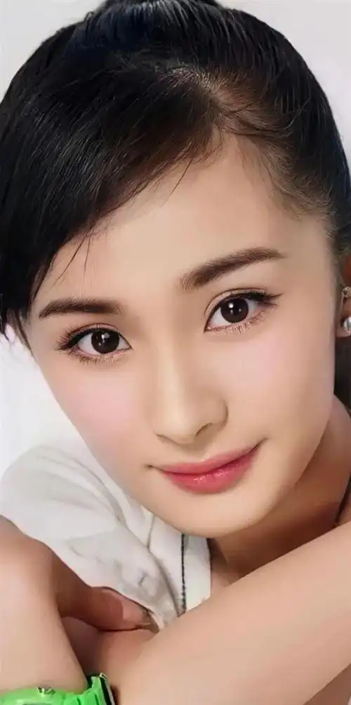 杨幂年轻时候vs成熟以后,有实力有颜值的女星,你认同吗?
