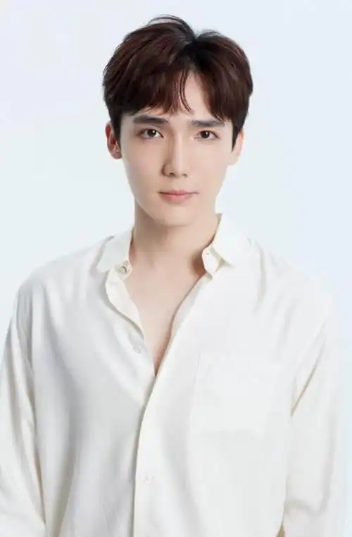 曹煜辰青春创世纪定档118本色诠释人气大明星蒋哲洋