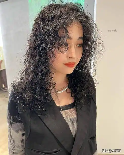 全头烫小卷,真洋气_发型_卷发_自然