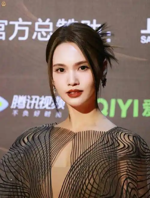 事件经过:事情起因于杨丞琳在演唱会上对观众说出了一句不太恰当的话