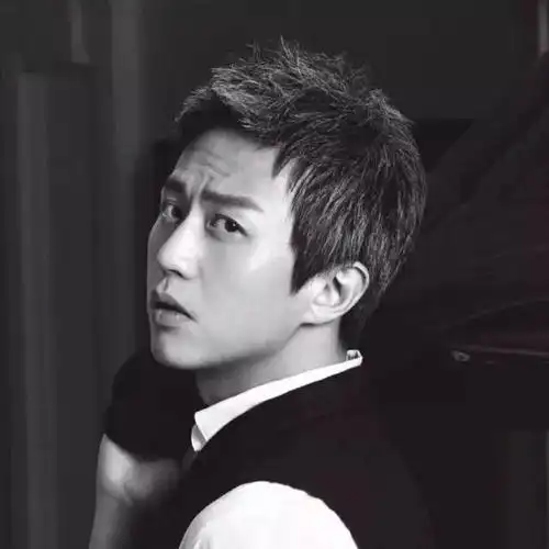 我要在世界挂一条彩虹告诉你我喜欢你的侧颜