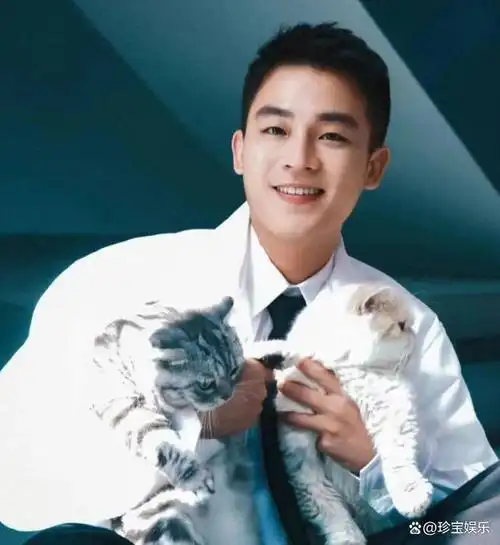 10月13日是欧豪的31岁生日,也是他出道十周年的日子.