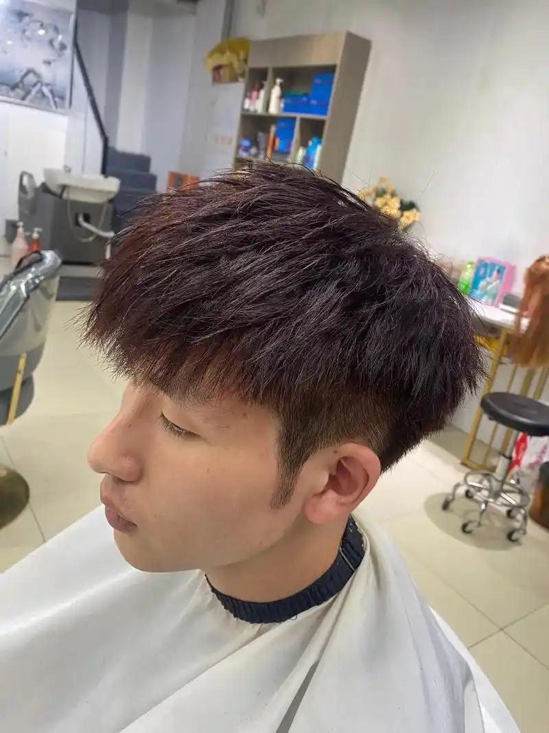 短碎盖锡纸烫#让你笑着走出这个理发店 #改变发型改变 - 抖音