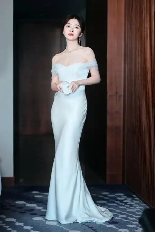 颐莲品牌喷雾代言人谭松韵##在济南偶遇谭松韵