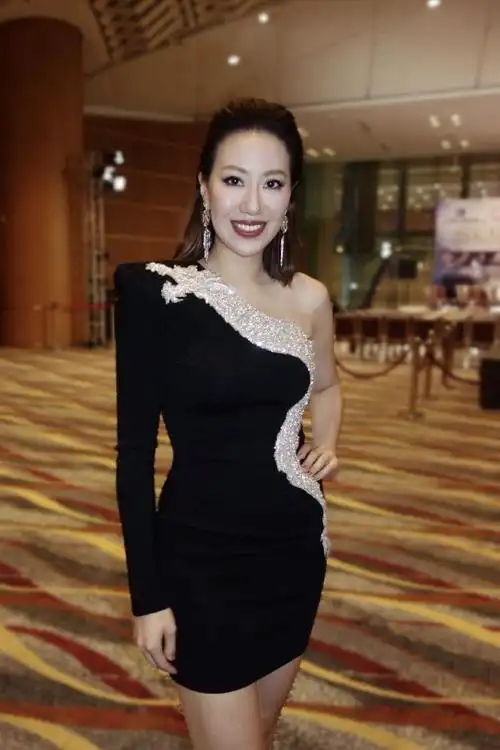 香港武打演员甄子丹的妻子是汪诗诗.甄子丹第7名,甄子丹购买￥25.