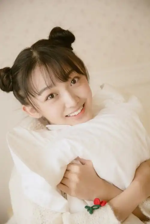 童星曲芷含发展势头正猛 全能果汁脸少女进击中