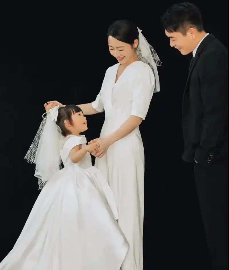 一家三口一日三餐小小的全家福