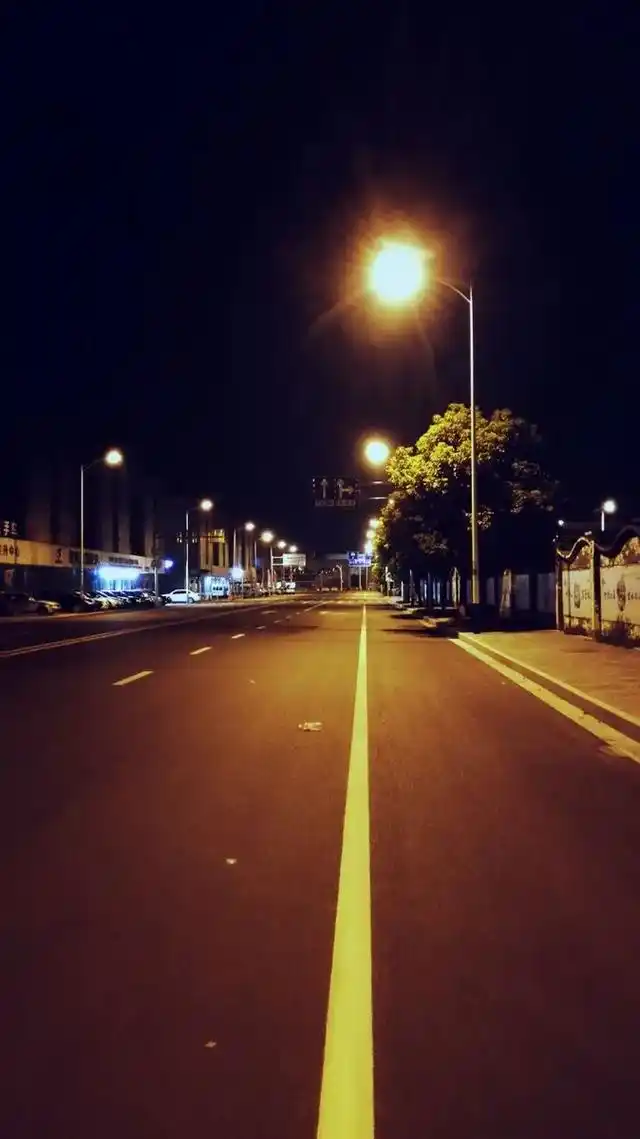 "成年人的世界,各有各的难言之隐,各有各的身不由己