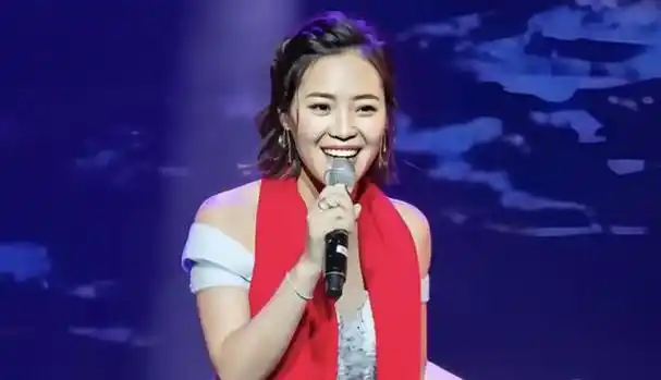 明面刀郎与云朵为师徒关系,但外界却一直传言二人关系并非简单,甚至