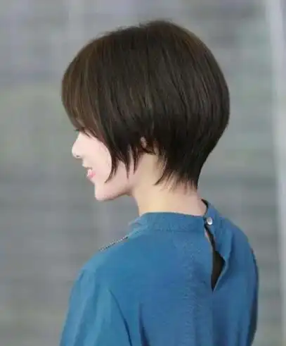 波波头短发后面是里长外短,还是里短外长,?