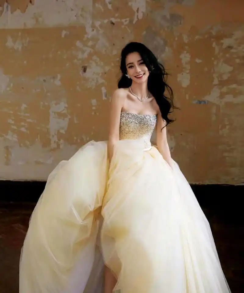 angelababy的礼服和耳环搭配真的太美了!