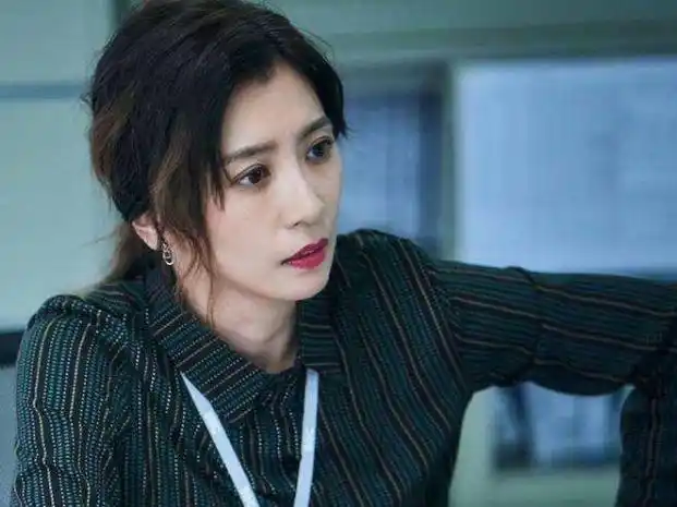 两年前的这部悬疑剧口碑还不错,仅播出5集,豆瓣评分就冲上了9.