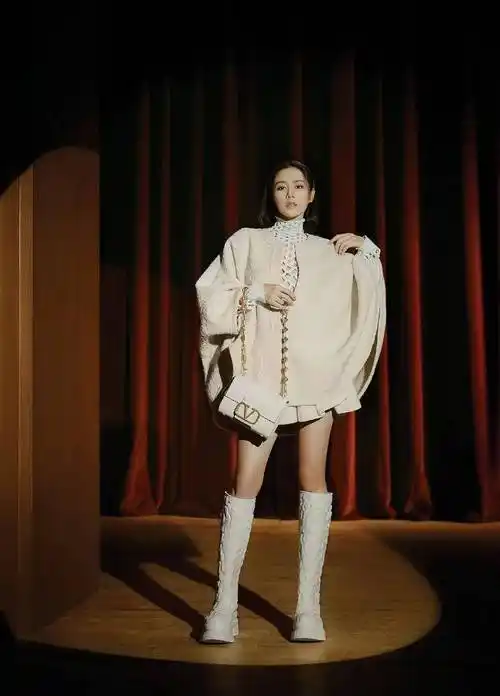 杨超越杨幂的高筒靴穿搭真的可以半永久