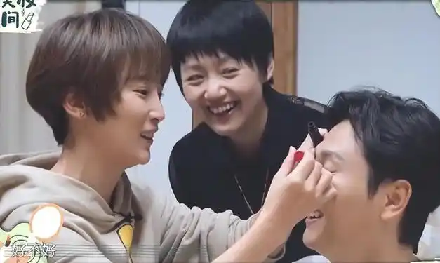 孟鹤堂唱歌栾树弹钢琴伴奏于谦正把自己的人脉介绍给干儿子