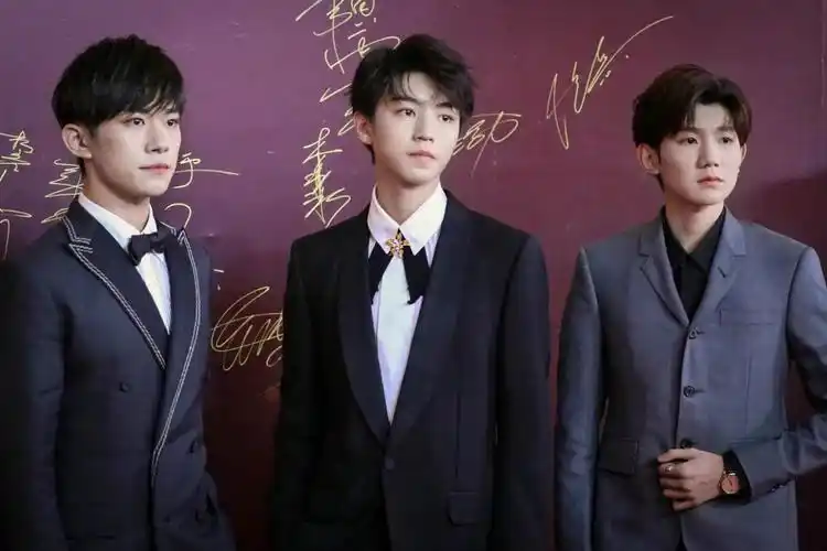 王俊凯快乐大本营(王源疑打人,王俊凯学习差,易烊千玺争议多:tfboys也