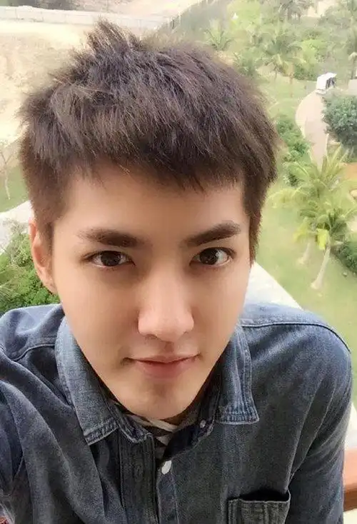 13岁男生理帅酷的短发发型 小男生适合剃的时尚短头发