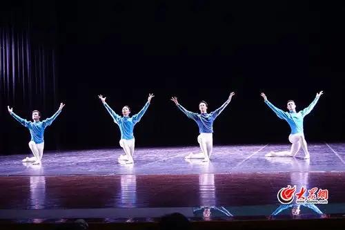 《男子四人舞》