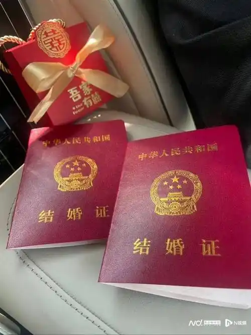 汪小菲晒与mandy结婚证,官宣再婚:我的老婆来自台北_照片_钻戒_登记