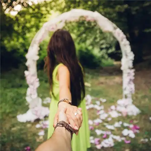 高清牵手头像一前一后浪漫时刻