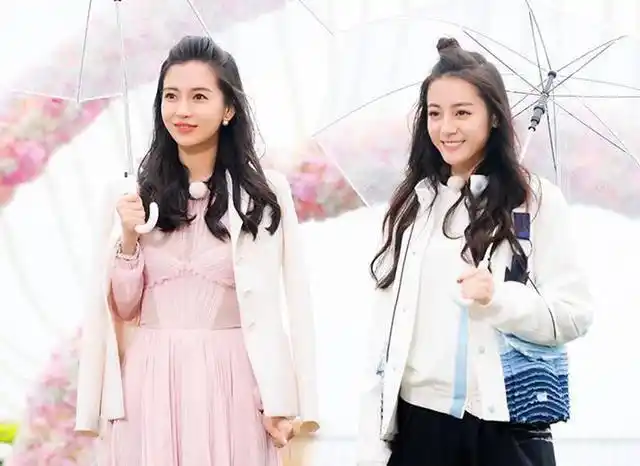 angelababy除草翻土,迪丽热巴无聊晒图,关晓彤解除隔离复工拍戏