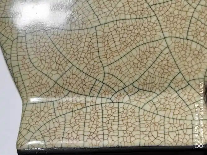 分享古典艺术〈北宋米黄釉哥窑〉"金丝铁线"器型之美