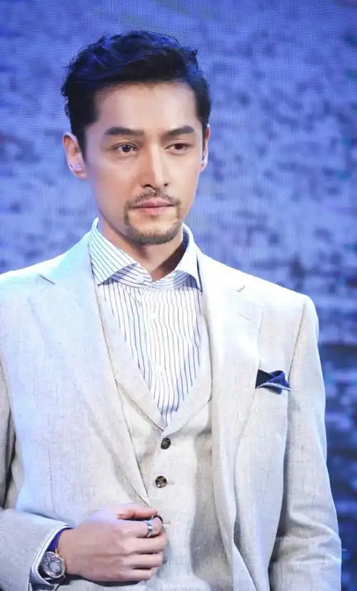 胡歌留胡子也帅