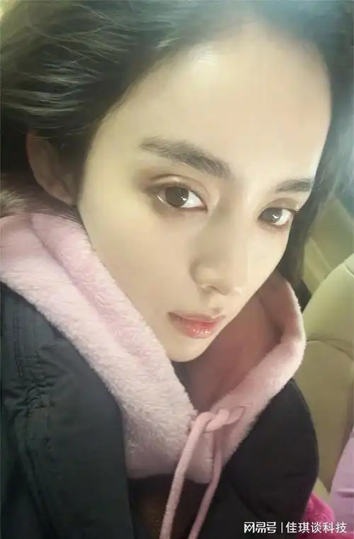 古力娜扎麻花辫造型亮相网友惊呼是心动的感觉吗