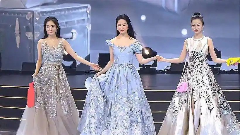 刘亦菲膀大腰圆早已不是神仙姐姐?看看她和杨幂的合照