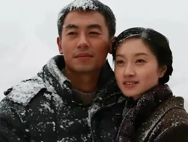 回顾演员朱亚文独宠沈佳妮12年做2个女儿的爸爸也幸福