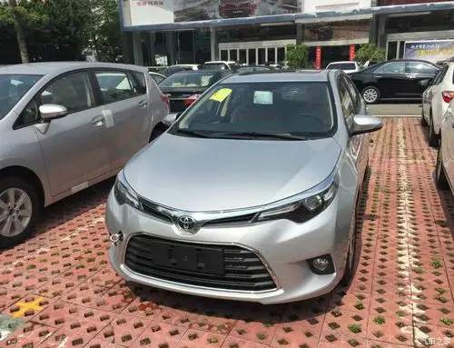 今天提车丰田雷凌银色白色对比图