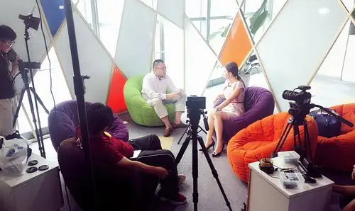 鸣新坊接受《商界朋友圈》采访,将在澳亚卫视播出