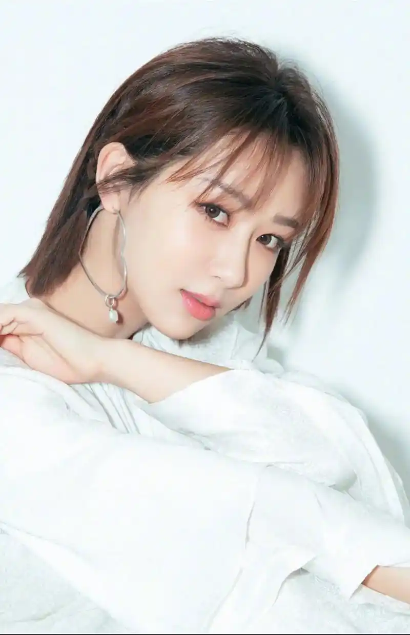 影视明星杨紫写真合集:靓丽迷人,天生丽质!