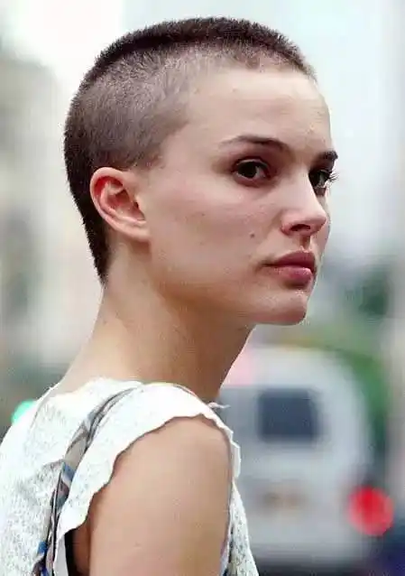 克里斯汀·斯图尔特(1990年4月9日)