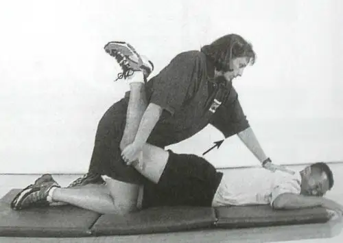 4,在同伴协助下进行股四头肌与屈髋的拉伸