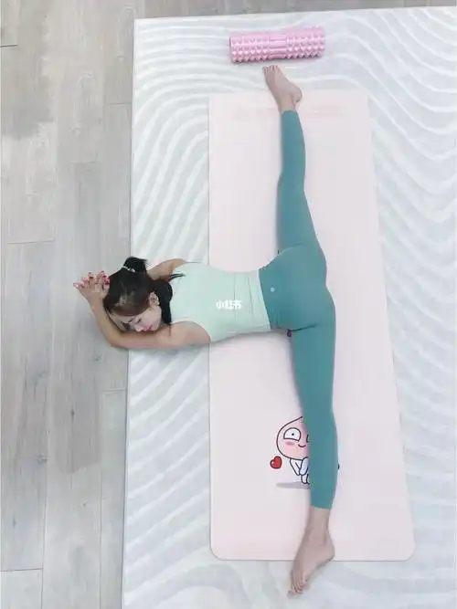 竖叉一字马练习坚持腿的前后侧拉伸