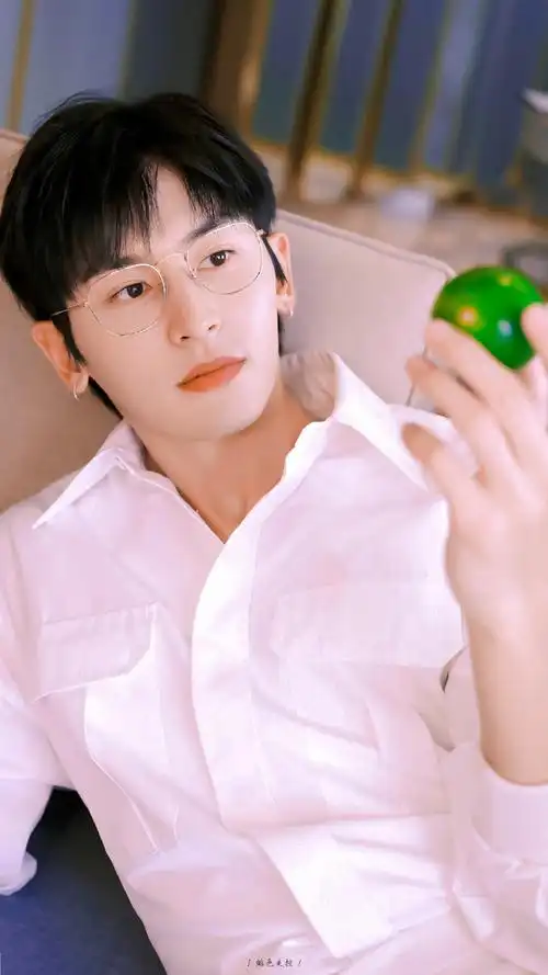 是干净清爽带有柠檬香气的夏天~95/  截修 壁纸   07二改#张哲瀚