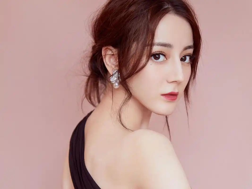 迪丽热巴:俏皮可爱,性感风韵,成熟魅惑,俏丽,优雅唯美照