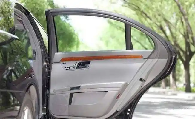 下车别这样关门,车主最恨这样的人,老司机教你正确的关车门方式