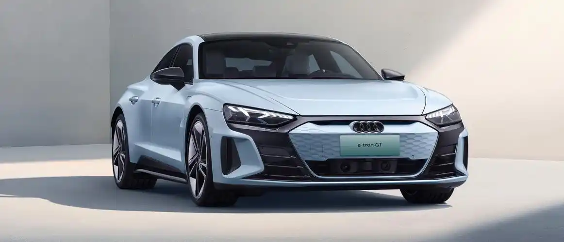 从以往奥迪车系来看,奥迪rs车型明显比普通版车型要显得性能许多,但