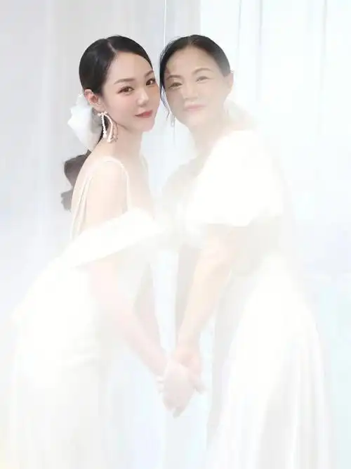 带着老妈来试妆的快乐