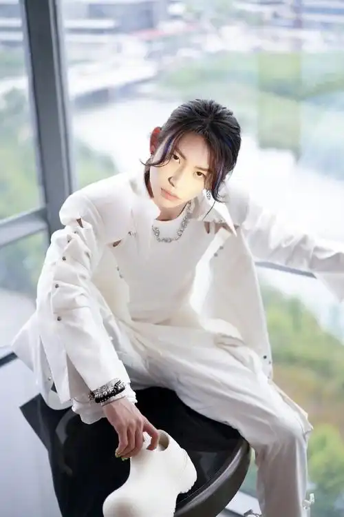 小鬼蓝色挑染发型##小鬼纯白造型